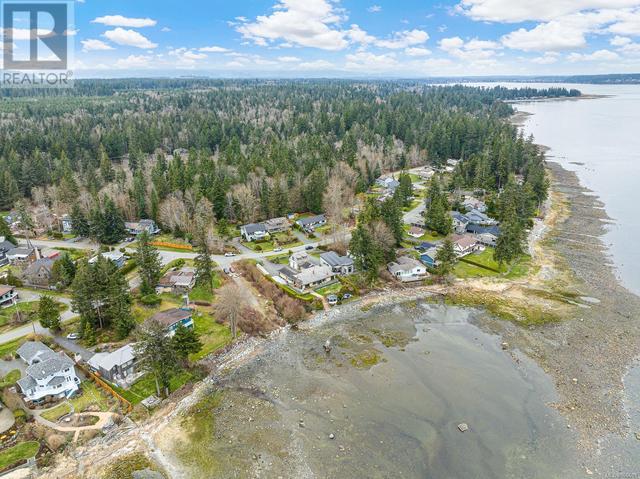 224 Spindrift Rd, House detached with 2 bedrooms, 3 bathrooms and 6 parking in Comox Valley A BC | Image 55