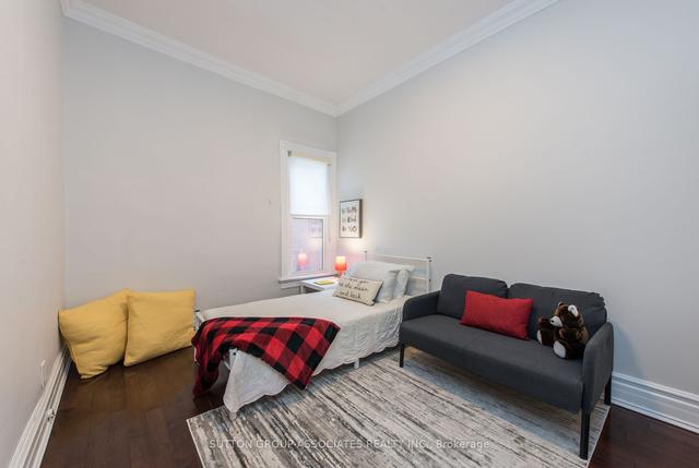 31 Clinton St, House attached with 3 bedrooms, 4 bathrooms and 1.5 parking in Toronto ON | Image 19