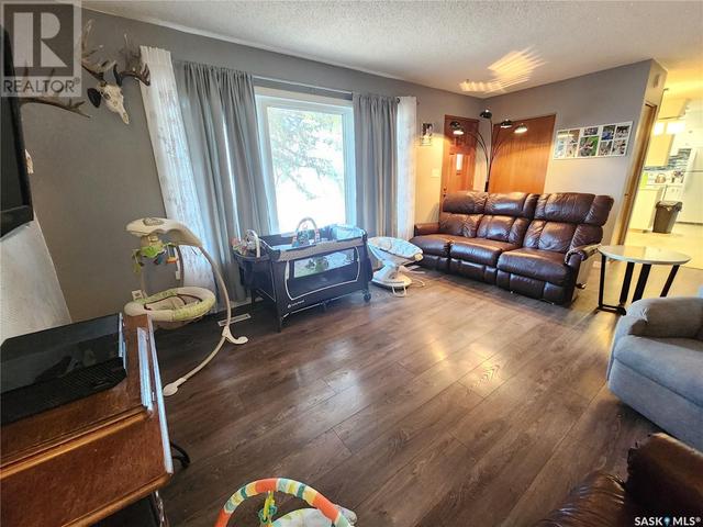 810 Healy Avenue, House detached with 2 bedrooms, 2 bathrooms and null parking in Radville SK | Image 12