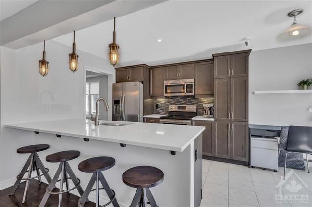 789 Mayfly Crescent, Townhouse with 2 bedrooms, 2 bathrooms and 3 parking in Ottawa ON | Image 8