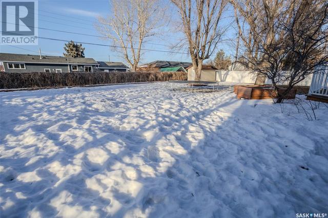 332 31st Street, House detached with 4 bedrooms, 2 bathrooms and null parking in Battleford SK | Image 28