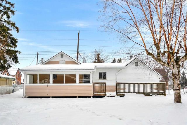 102 Toronto St N, House detached with 2 bedrooms, 1 bathrooms and 3 parking in Grey Highlands ON | Image 11