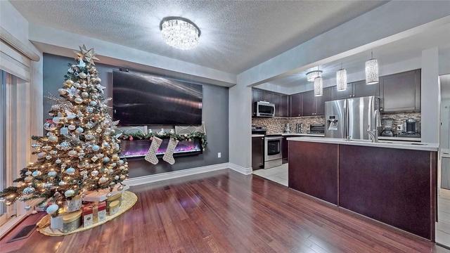 45 Orr Dr, House attached with 3 bedrooms, 4 bathrooms and 3 parking in Bradford West Gwillimbury ON | Image 3