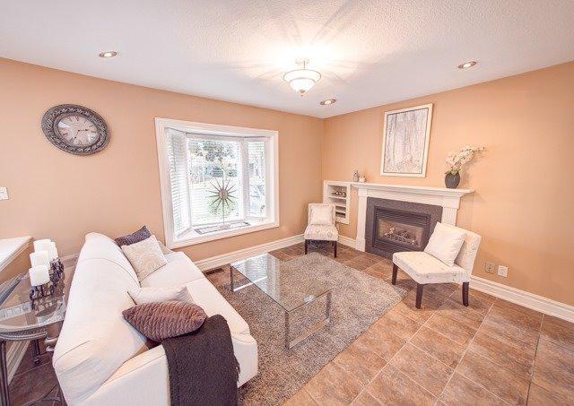 235 Carlson Dr, House detached with 3 bedrooms, 3 bathrooms and 6 parking in Newmarket ON | Image 5