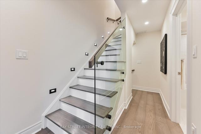 9 - 10 Hargrave Lane, Townhouse with 3 bedrooms, 3 bathrooms and 2 parking in Toronto ON | Image 5