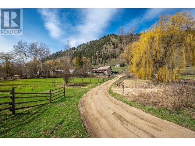 3312 6 Highway, House detached with 3 bedrooms, 2 bathrooms and 10 parking in North Okanagan D BC | Image 11