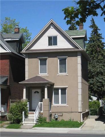 975 Dufferin St, House detached with 5 bedrooms, 3 bathrooms and 1 parking in Toronto ON | Image 1