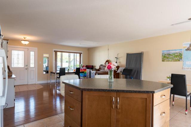 608 6th Avenue, House detached with 4 bedrooms, 2 bathrooms and 6 parking in Castlegar BC | Image 45