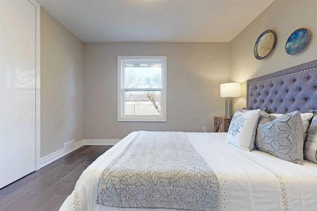 64 Crosland Dr, House detached with 3 bedrooms, 2 bathrooms and 5.5 parking in Toronto ON | Image 13