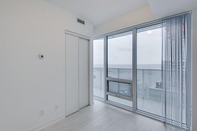 5210 - 88 Harbour St, Condo with 3 bedrooms, 2 bathrooms and 1 parking in Toronto ON | Image 15