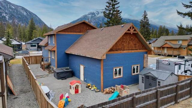 2070 Golden Eagle Drive, House detached with 5 bedrooms, 3 bathrooms and 6 parking in Sparwood BC | Image 22