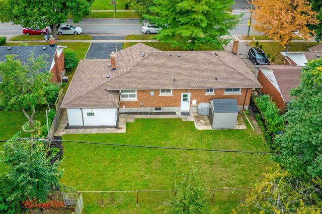 384 Bunting Rd, House detached with 3 bedrooms, 1 bathrooms and 5 parking in St. Catharines ON | Image 4