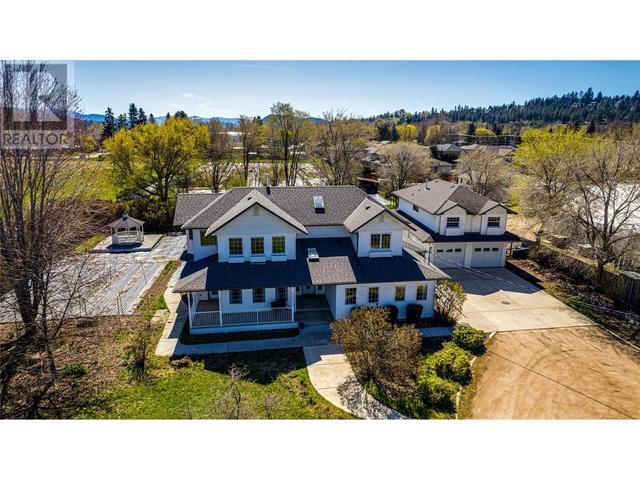 3339 Woodsdale Road, House detached with 7 bedrooms, 3 bathrooms and 8 parking in Lake Country BC | Image 2