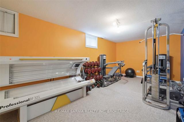 2231 Churchill Line, House detached with 4 bedrooms, 2 bathrooms and 10 parking in Sarnia ON | Image 21