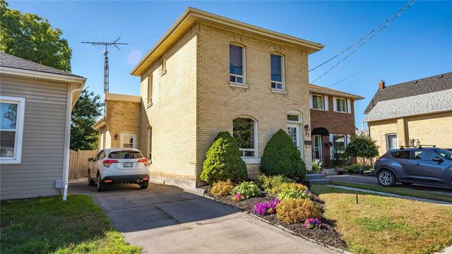 91 Victoria St, House detached with 3 bedrooms, 1 bathrooms and 2 parking in Brantford ON | Image 1