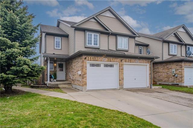 27 Red Clover Crescent, House attached with 3 bedrooms, 2 bathrooms and 3 parking in Kitchener ON | Image 1