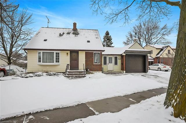 233 Scott Street, House detached with 3 bedrooms, 1 bathrooms and null parking in St. Catharines ON | Image 1