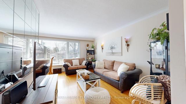 8 Gentian Dr, House detached with 3 bedrooms, 2 bathrooms and 7 parking in Toronto ON | Image 12
