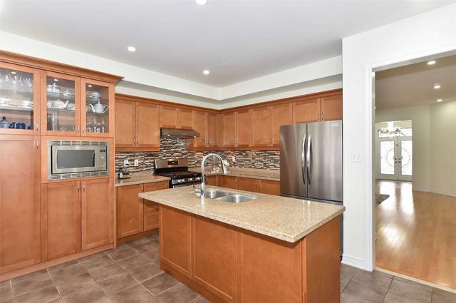 30 Coakwell Dr S, House detached with 4 bedrooms, 4 bathrooms and 4 parking in Markham ON | Image 3