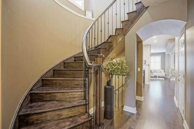 569 Settlers Rd W, House semidetached with 4 bedrooms, 4 bathrooms and 2 parking in Oakville ON | Image 6