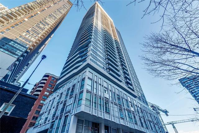 1409 - 77 Mutual St, Condo with 2 bedrooms, 1 bathrooms and 0 parking in Toronto ON | Image 1