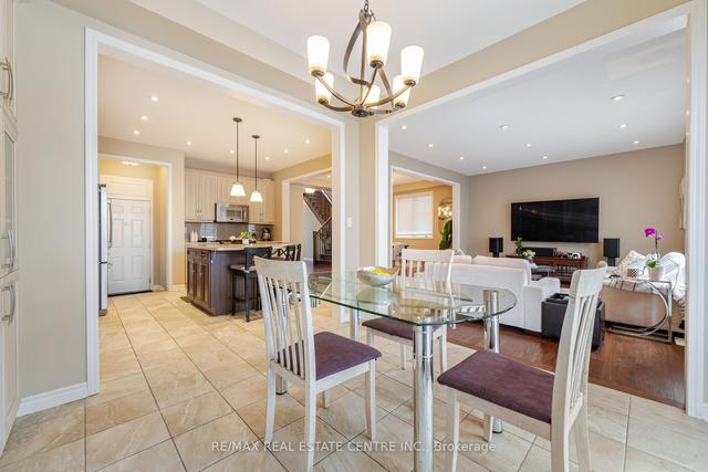 1039 Biason Circ, House detached with 4 bedrooms, 3 bathrooms and 4 parking in Milton ON | Image 3