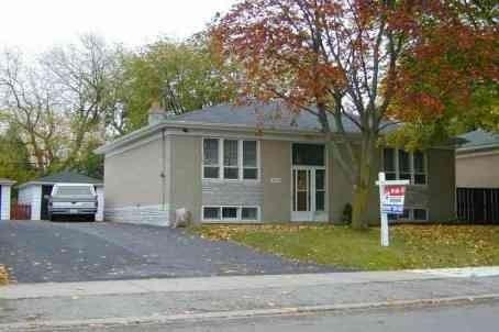 404 Taylor Mills Dr S, House detached with 3 bedrooms, 2 bathrooms and 5 parking in Richmond Hill ON | Image 1