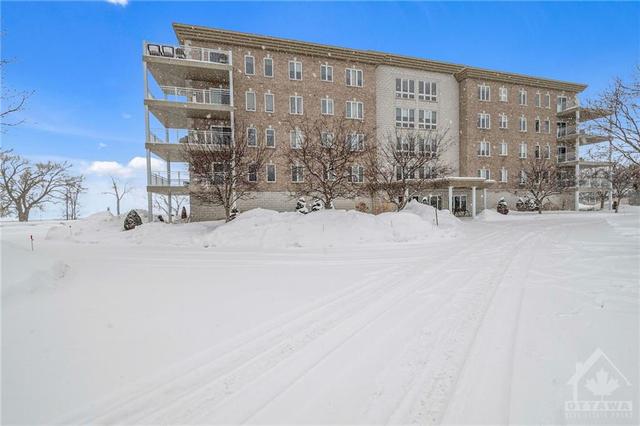 104 - 134 Edwards Street, Condo with 2 bedrooms, 2 bathrooms and 1 parking in Clarence Rockland ON | Image 2