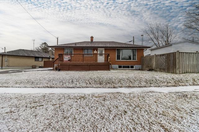 551 Dean Ave, House detached with 3 bedrooms, 2 bathrooms and 4 parking in Oshawa ON | Image 1