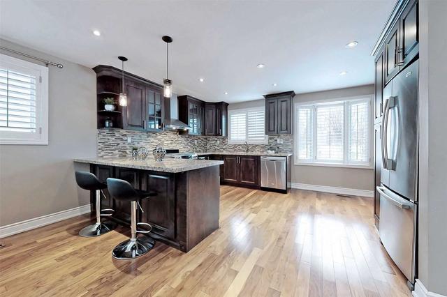 crt - 2262 Springfield Crt, House detached with 3 bedrooms, 3 bathrooms and 4 parking in Mississauga ON | Image 9