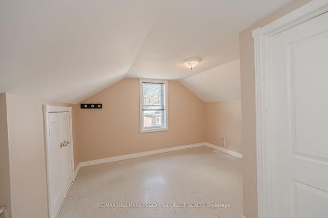 131 Sanford St, House detached with 2 bedrooms, 2 bathrooms and 7 parking in Barrie ON | Image 9