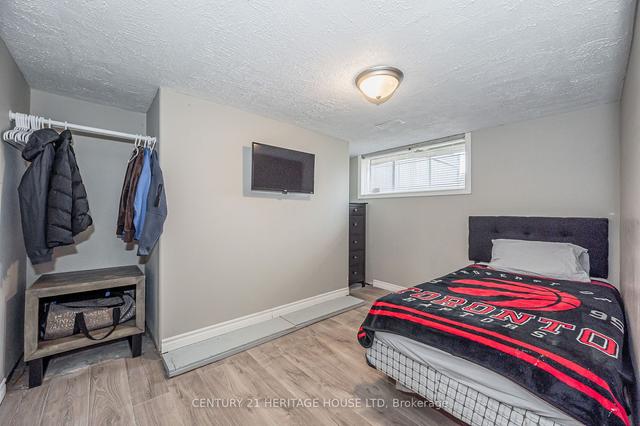 18 Carnaby Cres, House detached with 3 bedrooms, 1 bathrooms and 5 parking in Guelph ON | Image 21