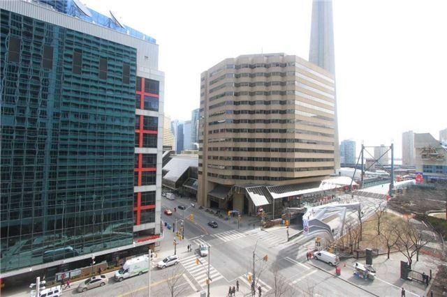 809 - 300 Front St W, Condo with 1 bedrooms, 1 bathrooms and 0 parking in Toronto ON | Image 2