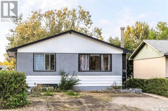 70 Cartier Cres, House detached with 4 bedrooms, 2 bathrooms and null parking in Saskatoon SK | Card Image