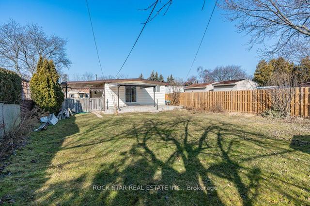 99 Deschene Ave, House detached with 3 bedrooms, 2 bathrooms and 5 parking in Hamilton ON | Image 22