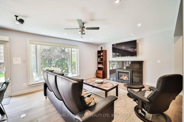 17 Ridgehill Dr, House detached with 7 bedrooms, 5 bathrooms and 10 parking in Brampton ON | Image 3