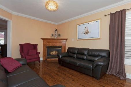 8 Thornton Cres, House detached with 4 bedrooms, 4 bathrooms and 2 parking in Markham ON | Image 4