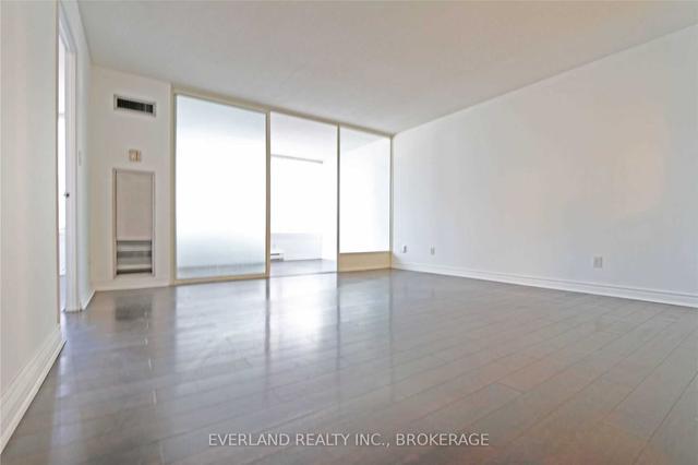 702 - 30 Greenfield Ave, Condo with 1 bedrooms, 2 bathrooms and 1 parking in Toronto ON | Image 4