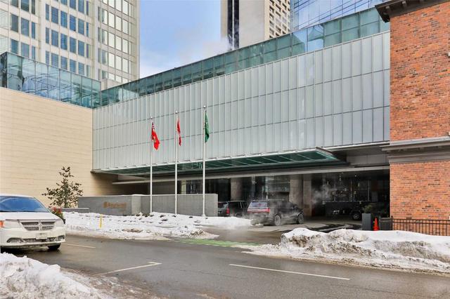 5204 - 180 University Ave, Condo with 2 bedrooms, 3 bathrooms and 2 parking in Toronto ON | Image 12