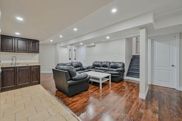 17 Whitehouse Cres, House detached with 4 bedrooms, 4 bathrooms and 6 parking in Brampton ON | Image 26