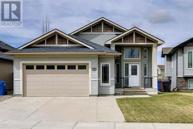 512 Margaret Sutherland Crescent N, House detached with 3 bedrooms, 3 bathrooms and 4 parking in Lethbridge AB | Card Image