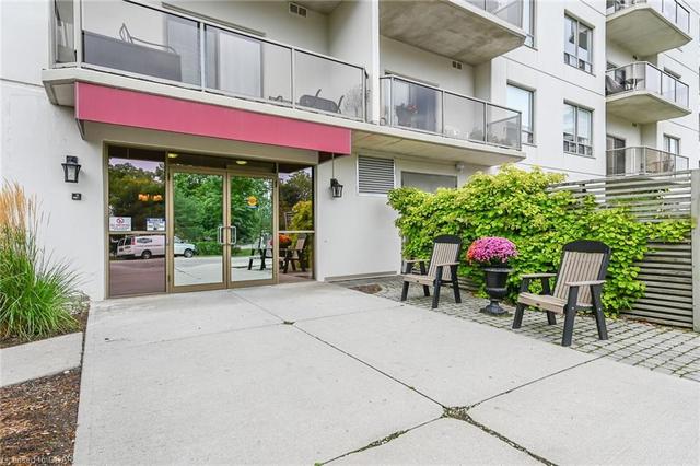 806 - 60 Wyndham Street S, House attached with 2 bedrooms, 2 bathrooms and 1 parking in Guelph ON | Image 2