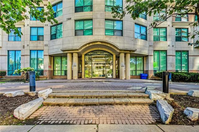 1003 - 7 Lorraine Drive, House attached with 3 bedrooms, 2 bathrooms and 1 parking in Toronto ON | Image 38