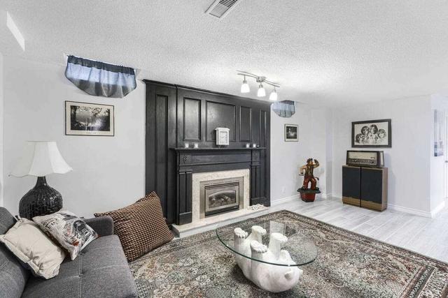 34 Moorehead Cres, House detached with 4 bedrooms, 4 bathrooms and 4 parking in Brampton ON | Image 26