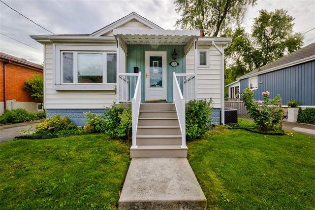 139 East 16th Street, House detached with 2 bedrooms, 1 bathrooms and 4 parking in Hamilton ON | Image 1