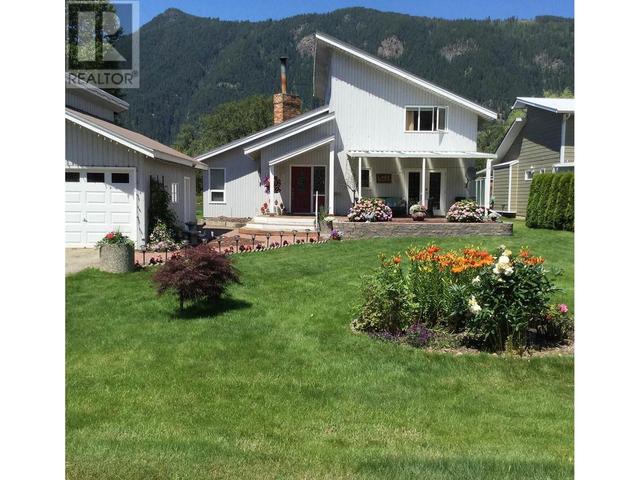 1413 Silver Sands Road, House detached with 3 bedrooms, 2 bathrooms and 1 parking in Sicamous BC | Image 5
