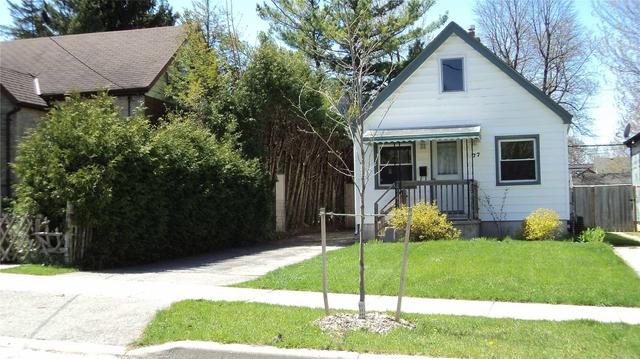 77 Clemens St, House detached with 2 bedrooms, 2 bathrooms and 4 parking in London ON | Image 1