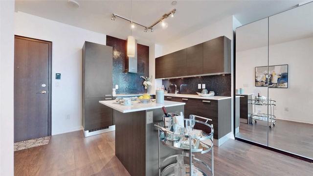 4201 - 9 Bogert Ave, Condo with 1 bedrooms, 2 bathrooms and 1 parking in Toronto ON | Image 3