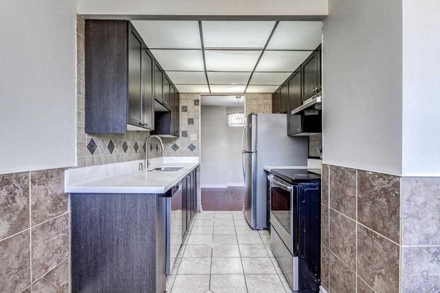 1405 - 3 Lisa St, Condo with 3 bedrooms, 2 bathrooms and 1 parking in Brampton ON | Image 10