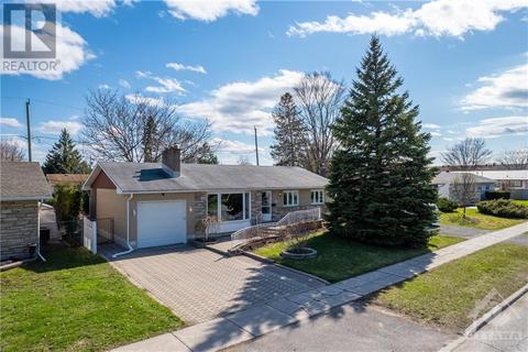 64 Viewmount Drive, House detached with 3 bedrooms, 2 bathrooms and 4 parking in Ottawa ON | Card Image